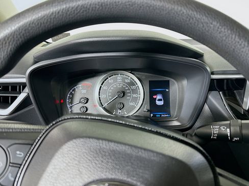 Used 2021 Toyota Corolla LE FWD image 18