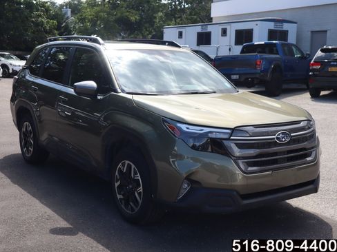 Used 2025 Subaru Forester Premium w/ Convenience Package #1 image 2