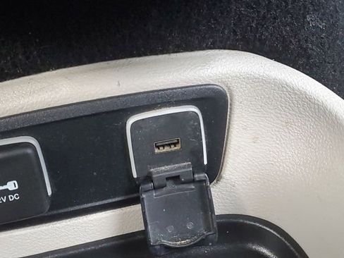 Used 2020 Chrysler Pacifica Touring-L image 22