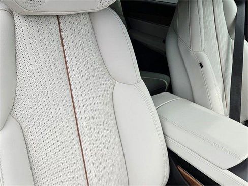 New 2026 Cadillac Vistiq Luxury image 18