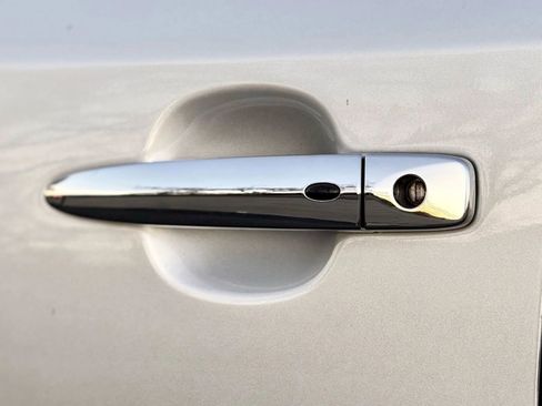 Used 2017 Nissan Leaf SV image 22