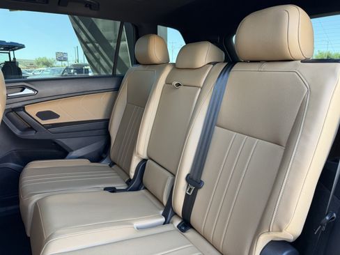 Used 2024 Volkswagen Tiguan SE w/ Panoramic Sunroof Package FWD image 34