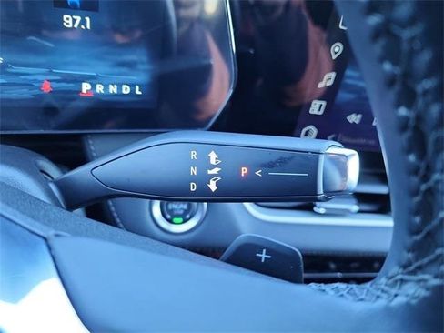 Used 2025 Chevrolet Equinox LT w/ Convenience Package II image 21