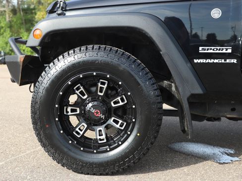 Used 2017 Jeep Wrangler Sport w/ Connectivity Group AWD/4WD image 23