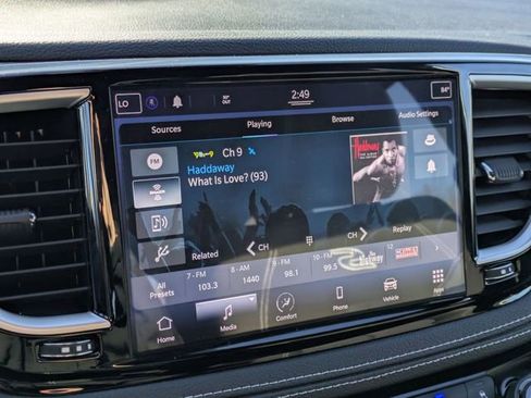 Used 2021 Chrysler Pacifica Touring w/ S Appearance Package image 21