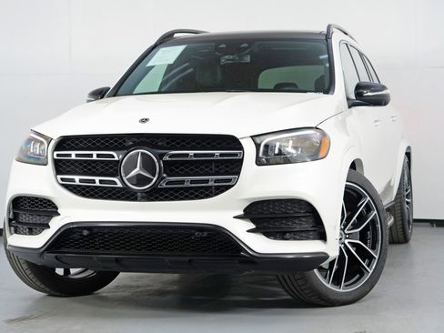 Used 2021 Mercedes-Benz GLS 580 4MATIC image 3