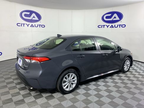 Used 2024 Toyota Corolla LE w/ LE Convenience Package FWD image 3