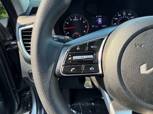 Used 2023 Kia Seltos LX AWD/4WD image 29