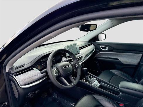 Used 2022 Jeep Compass Latitude image 9