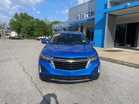 Used 2024 Chevrolet Equinox LT FWD image 2