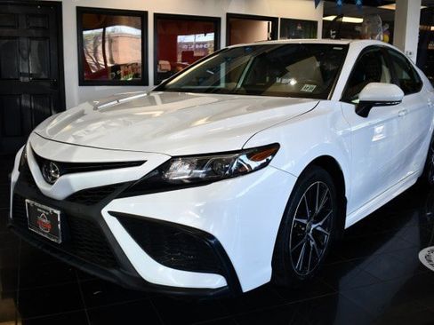 Used 2023 Toyota Camry SE w/ Cold Weather Package FWD image 1