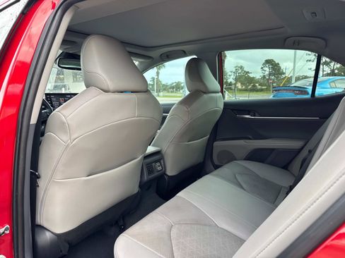 Used 2022 Toyota Camry XSE w/ Navigation Package image 15
