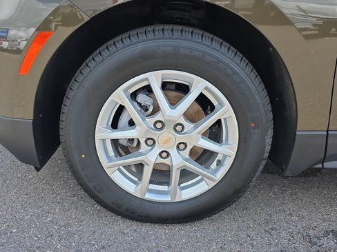 Used 2024 Chevrolet Equinox LT FWD image 9