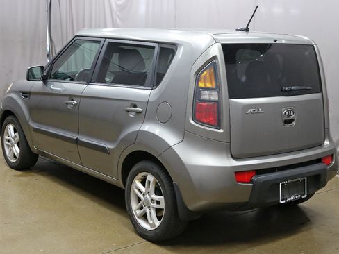 Used 2011 Kia Soul + image 14