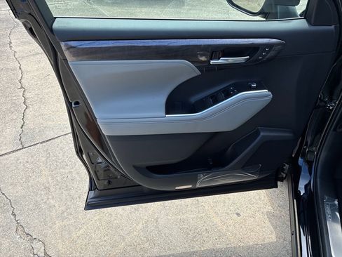 New 2026 Toyota Highlander Limited image 12