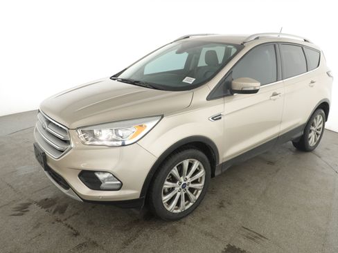 Used 2018 Ford Escape Titanium image 2
