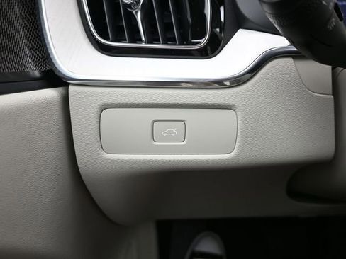 New 2026 Volvo XC60 B5 Ultra w/ Protection Package Premier image 29