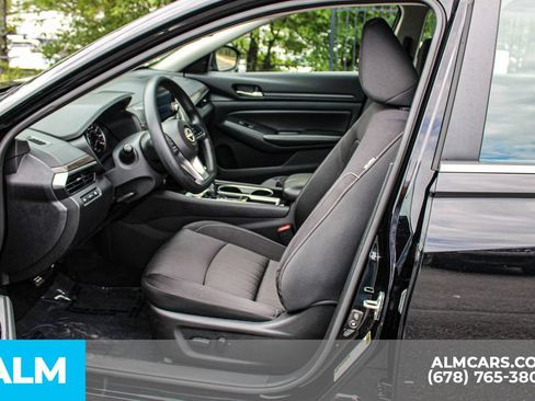 Used 2024 Nissan Altima 2.5 SV FWD image 16
