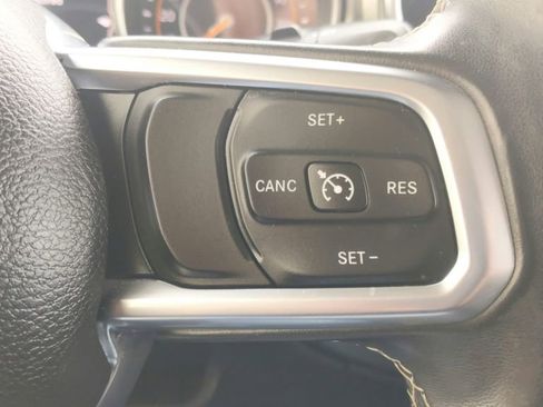 Used 2018 Jeep Wrangler Unlimited Sahara w/ Dual Top Group AWD/4WD image 21
