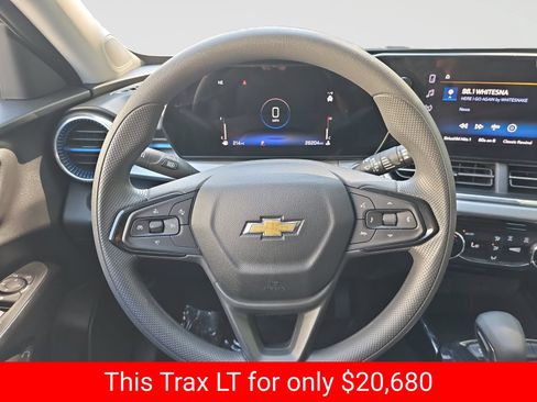 Used 2025 Chevrolet Trax LT FWD image 44