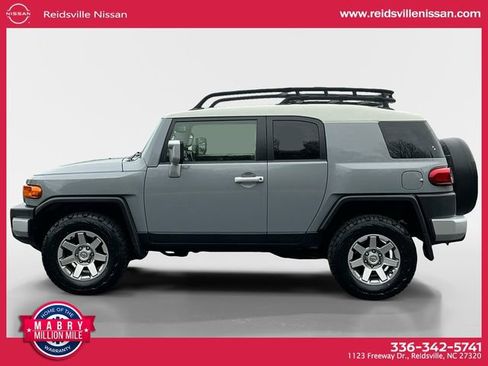 Used 2014 Toyota FJ Cruiser 4WD image 3