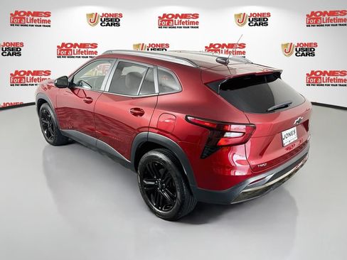 Used 2024 Chevrolet Trax ACTIV w/ Driver Confidence Package FWD image 2