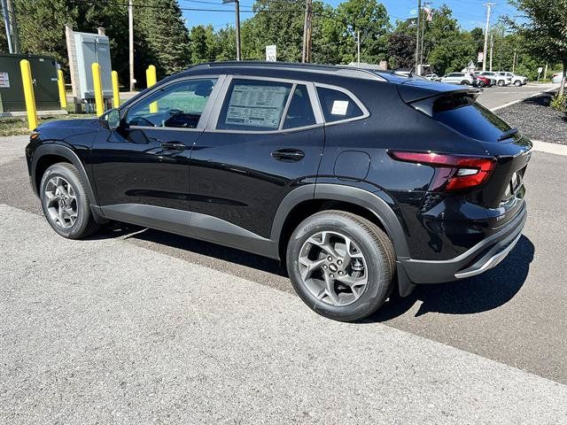 New 2026 Chevrolet Trax LT w/ Driver Confidence Package FWD image 3