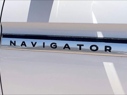 New 2026 Lincoln Navigator L Premier AWD/4WD image 15