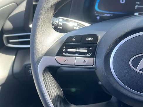 Used 2025 Hyundai Elantra SE image 21