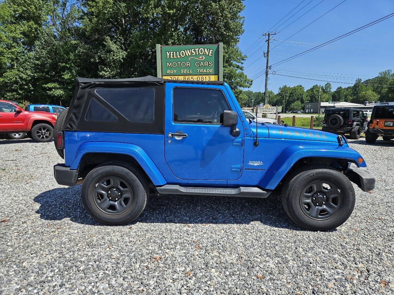Used 2015 Jeep Wrangler Sahara w/ Connectivity Group AWD/4WD image 2