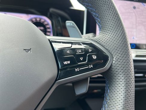 Certified 2025 Volkswagen Golf R Black Edition AWD/4WD image 17