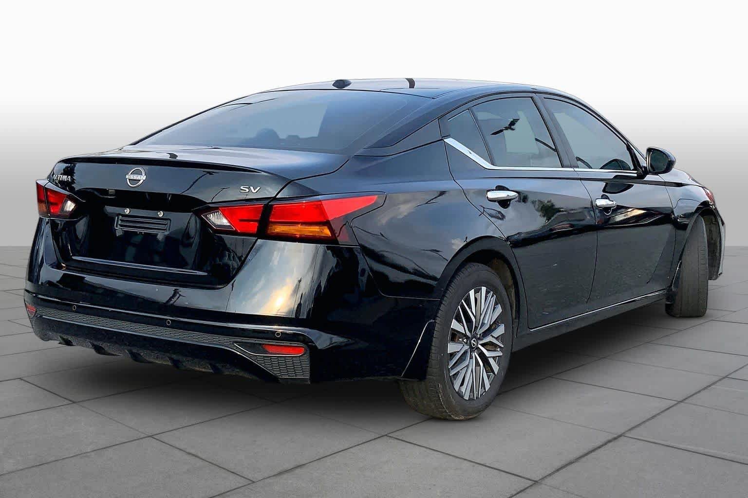 Used 2024 Nissan Altima 2.5 SV FWD image 12