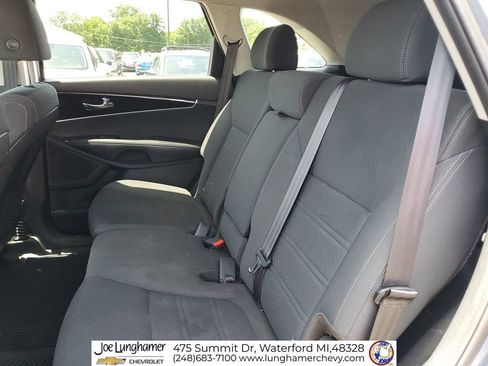 Used 2020 Kia Sorento LX AWD/4WD image 23