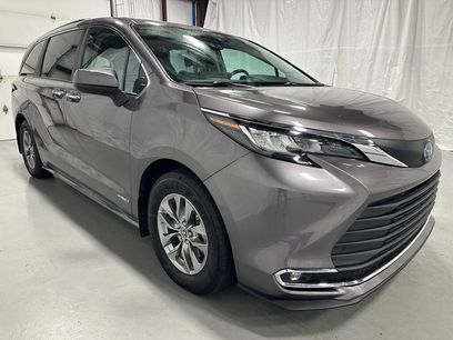 Used 2021 Toyota Sienna XLE