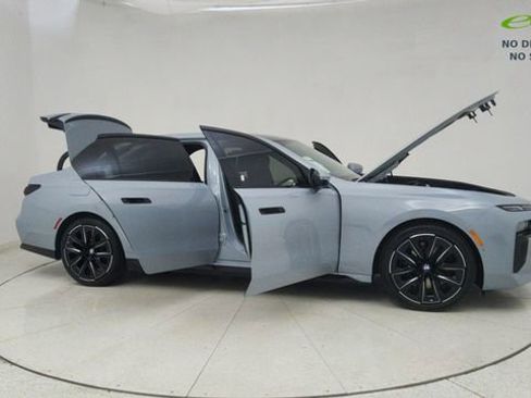 Used 2024 BMW 740i xDrive w/ Premium Package image 77