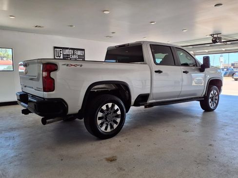 Used 2022 Chevrolet Silverado 2500 Custom w/ Custom Value Package AWD/4WD image 3