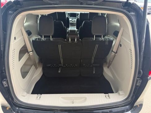 Used 2023 Chrysler Pacifica Touring-L FWD image 24