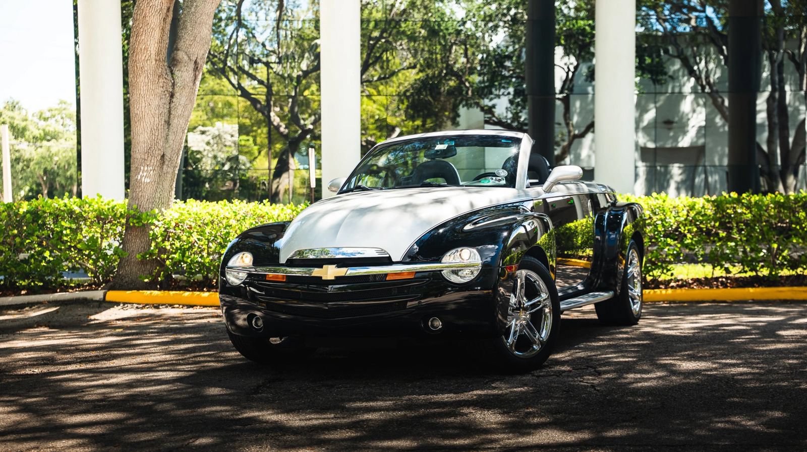 Used 2006 Chevrolet SSR w/ Preferred Equipment Group RWD image 3