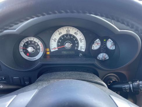 Used 2012 Toyota FJ Cruiser 4WD image 32