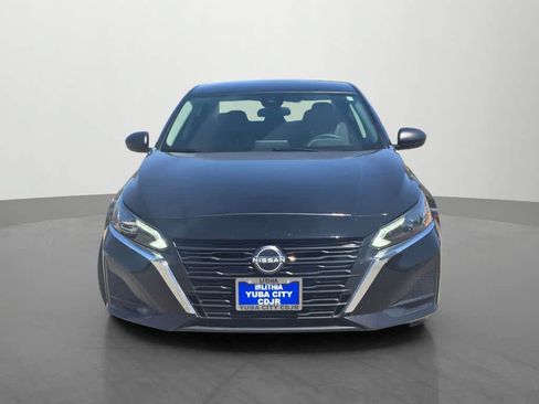 Used 2024 Nissan Altima 2.5 SV FWD image 2