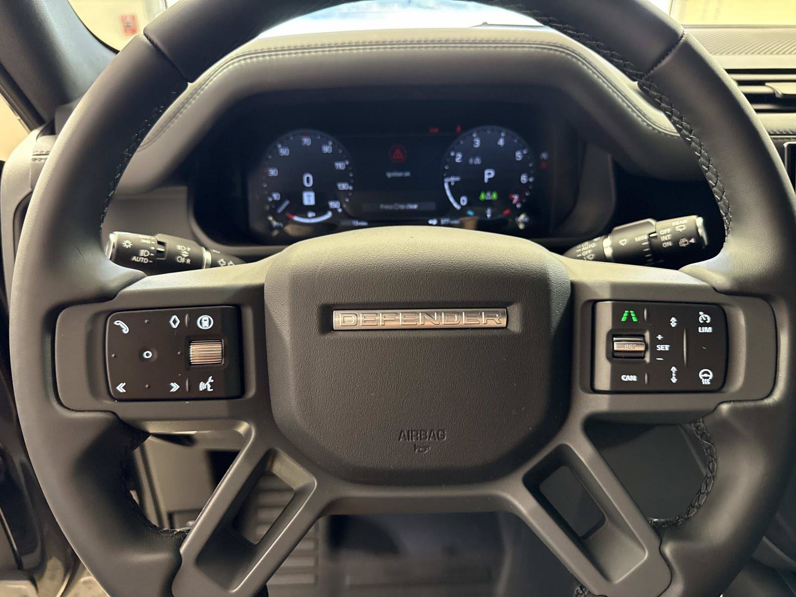 New 2026 Land Rover Defender 110 X-Dynamic SE AWD/4WD image 28