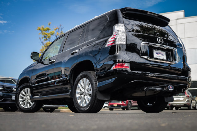 Used 2017 Lexus GX 460 Premium w/ Premium Package AWD/4WD image 2