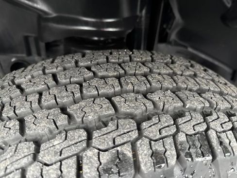 Used 2022 Jeep Wrangler Sport image 26