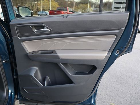 Used 2022 Volkswagen Atlas SEL R-Line image 31