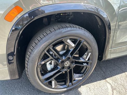 New 2026 Volkswagen Tiguan SE R-Line AWD/4WD image 2