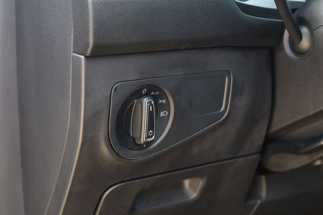 Used 2023 Volkswagen Tiguan SE w/ Panoramic Sunroof Package FWD image 11