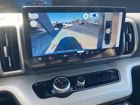 Used 2025 Ford Expedition Active image 25