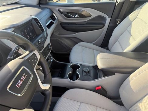 Used 2024 GMC Terrain SLE image 9