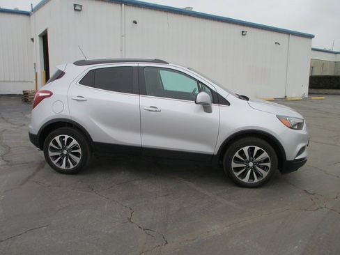 Used 2021 Buick Encore Preferred image 3