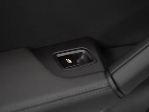 Used 2025 Porsche Cayenne Coupe AWD/4WD image 17